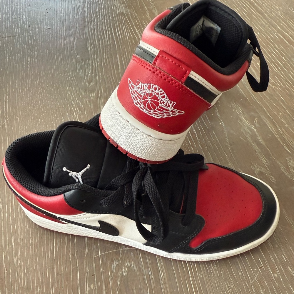 Nike Air Jordan 1 Low (GS) Black Red Sneakers youth size 6Y
